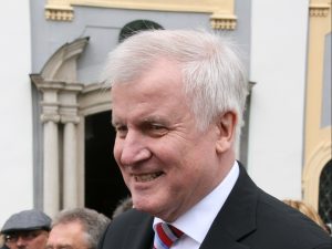 horst-seehofer-350309_1920