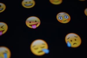 emoji-653309_1920