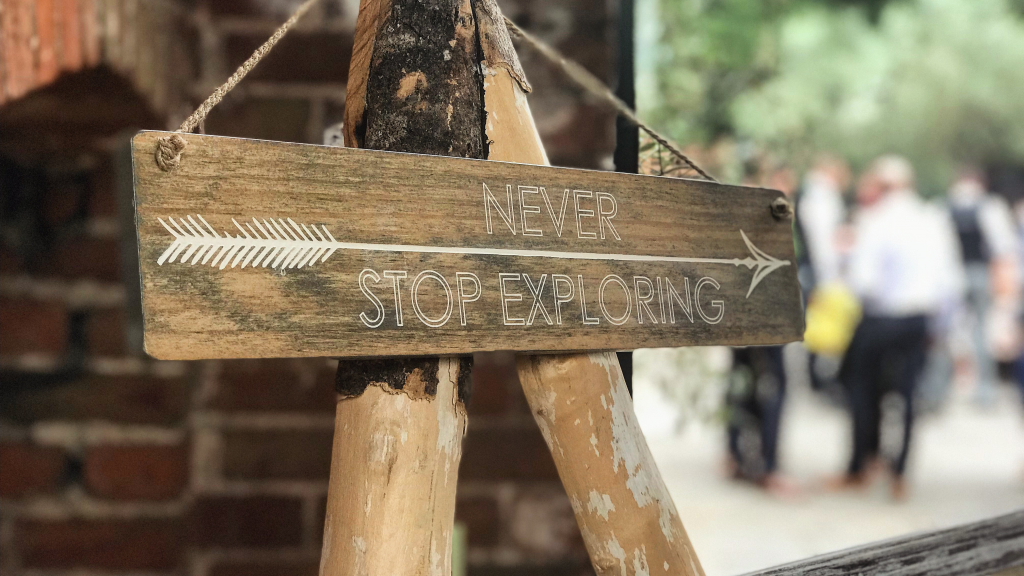 Ein Schild hängt häufig nicht grundlos an einem bestimmten Ort. Oft kann man die Geschichte dahinter nur erahnen. Wie bei diesen Beispielen.