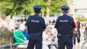 Die Polizei München sucht eigentlich nur neue Mitarbeiter durch ein Meme - doch es kommt zur großen Debatte