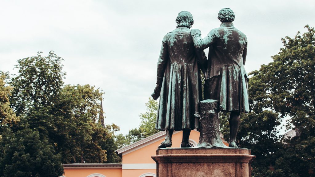 Die Goethes, Heines, Schillers oder Rilkes der Nation haben mit ihren Gedichten und Texten Generationen und Epochen geprägt.