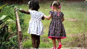 Tragen ihr kleines Herz direkt auf der Zunge: Wenn Kinder ihre Eltern bloßstellen