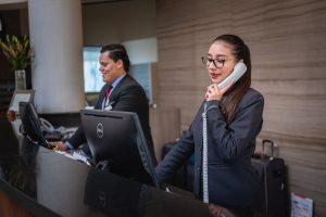 receptionists-g46da56857_1920