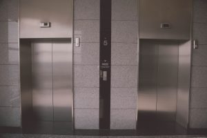 elevator-gebcc27e27_1920