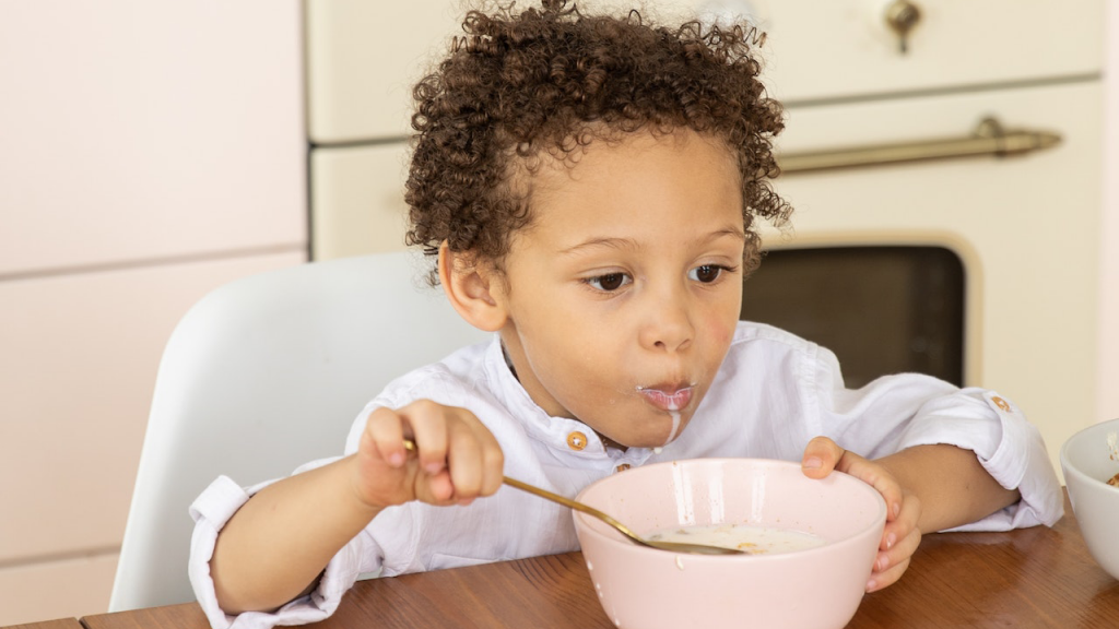 Lustig, frech und schlagfertig: Die 10 besten Kindersprüche zeigen auch diese Woche, dass Kinder einfach nie auf den Mund gefallen sind.