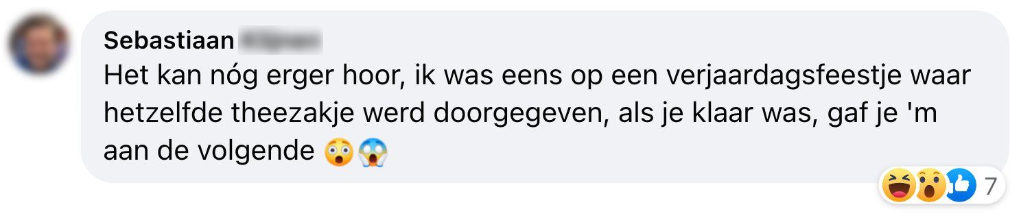 a theezakje doorgeven